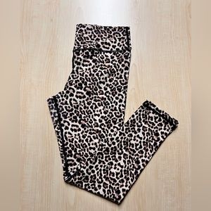 Zyia Leopard High Waister Brilliant Scrunchy Leggings